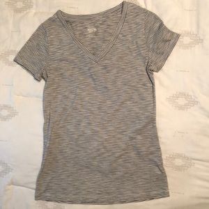 Mossimo v-neck shirt